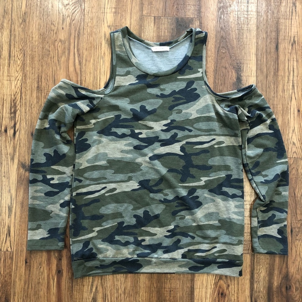Cold shoulder camo top
